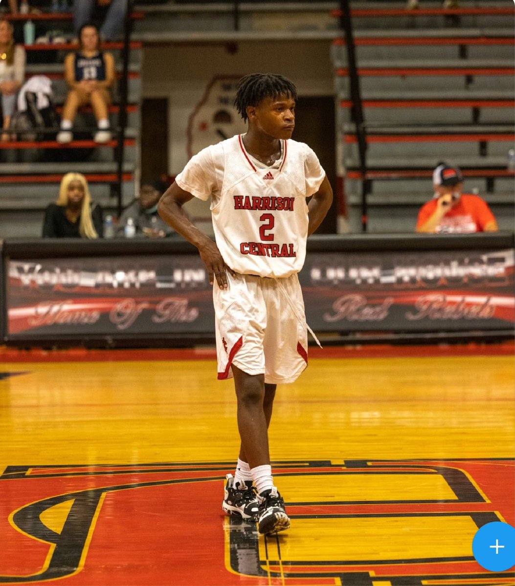 Harrison Central Sr Guard Aujaylen Barron scored 32pts in a 73-69 win over Ocean Springs his last three games 41pts, 26pts, 32pts he is starting to get back in his groove!