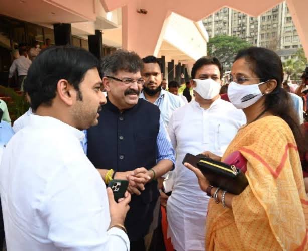 Awhadspeaks's tweet photo. भारतीय राष्ट्रीय काँग्रेस पक्षाचे नेते, विधिमंडळातील आमचे तरुण सहकारी माजी मंत्री व आमदार श्री.विश्वजीत कदम जी आपणांस वाढदिवसाच्या हार्दिक शुभेच्छा
आपणांस उत्तम निरोगी दीर्घायुष्य लाभो ह्याच मनःपूर्वक सदिच्छा 
@vishwajeetkadam 
@INCIndia https://t.co/fLfNKrRVN5