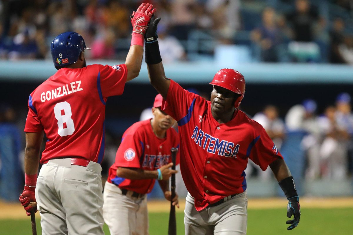 ¡Qué regalo le hicieron los Cazadores en su trece cumpleaños a #Artemis!
¡Histórico! Los muchachos de Yulieski González son los primeros en clasificar a la final de la #LigaÉlite #BeisbolCubano
📸 RobertoMorejó/ <a href="/jit_digital/">JIT Deporte Cubano</a>