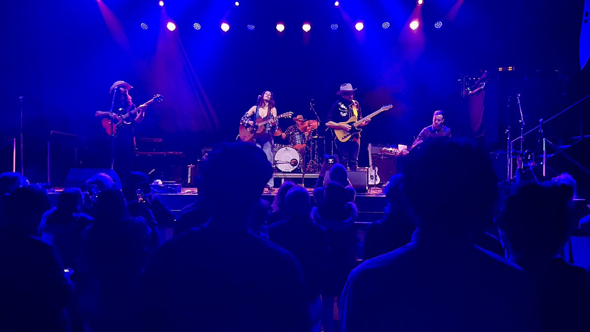 it’s pretty weird to get nostalgic when I experience cold air plus the smells of weed and tobacco smoke… or maybe it’s not
I don’t know… but it’s comforting somehow <a href="/FirstAvenue/">First Avenue</a>