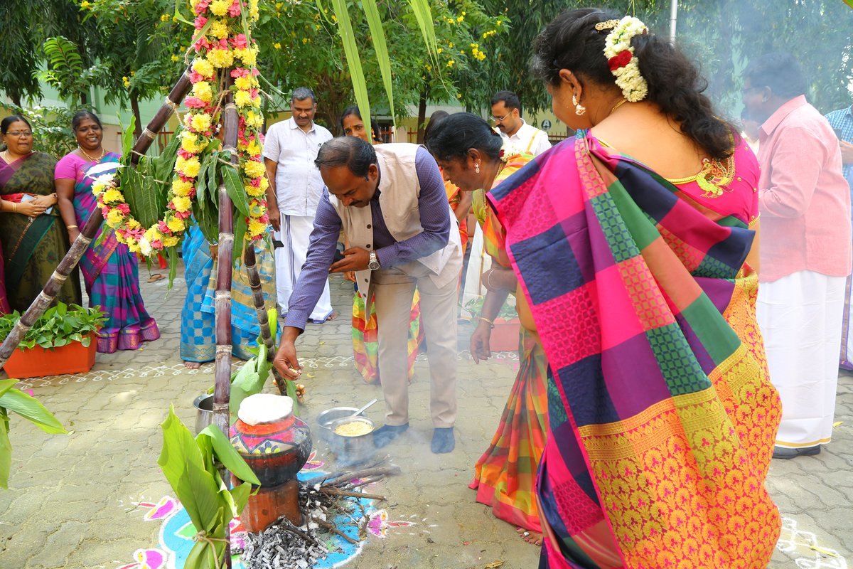 GstSalem's tweet photo. "Pongal 2024" was celebrated at Office of GST & Central Excise Commissionerate, Salem in the presence of Sh. Sidlingappa Teli, Commissioner, Joint Commissioner, Assistant Commissioners and other Officers & Staff of the Commissionerate.
Wishing everyone a very happy Pongal 🎉🎊🎇
#Pongal2024