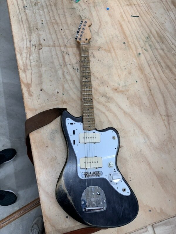 Beainoflife's tweet photo. @DenimGopnik Great choice (and rip)! Love how the low output jm pickups pair with fuzz, I just hit 10 years with the 11 lb maplemaster https://t.co/AbxMBaf2ZA