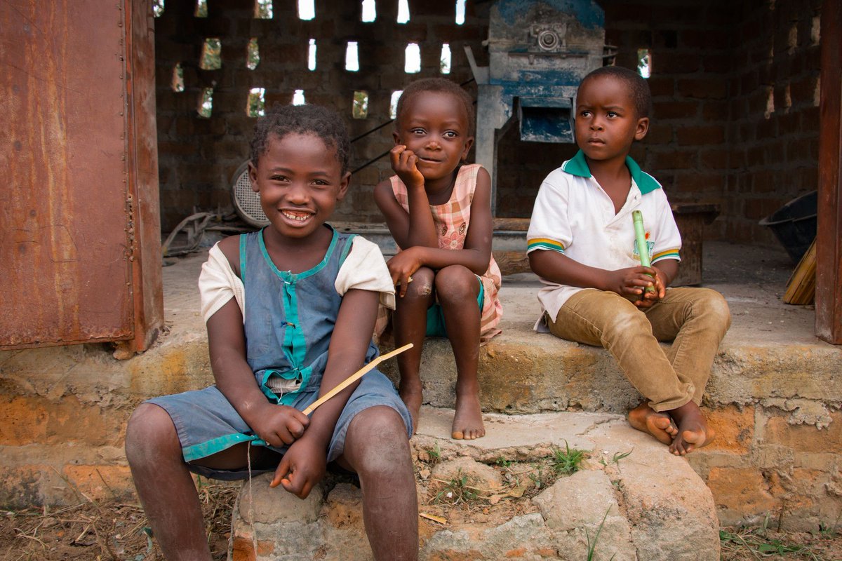 Chalice_US's tweet photo. Happy Friday from Zambia!

Let's smile and make a difference together. Have a fun and joyful weekend with your family. Join our journey. #TGIF #Zambia #togetherwearemakingadifference https://t.co/0m02wH7od6