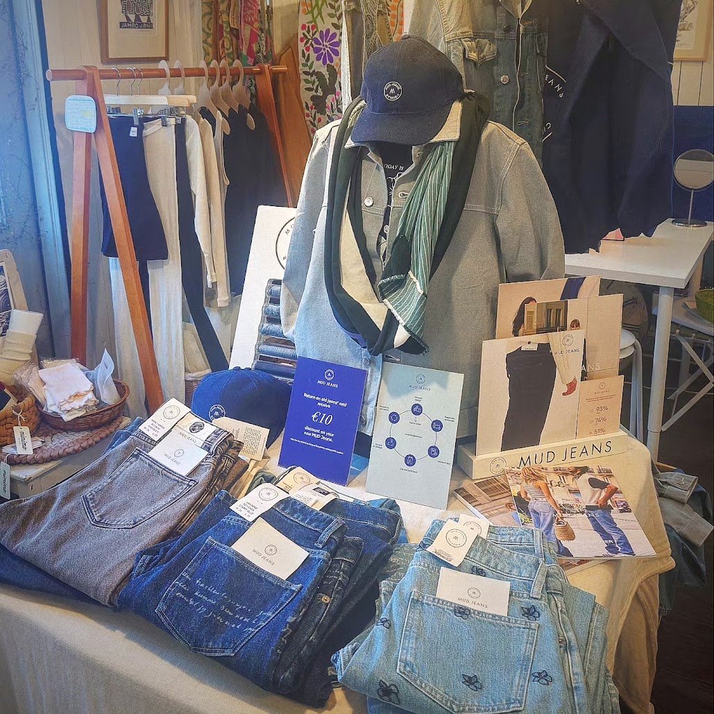 1/13㈯鎌倉は薄曇り。11:00-16:30営業です。#MUDJeans　ポップアップ、好評開催中。ご来店お待ちしております。 #鎌倉 #エシカル #フェアトレード