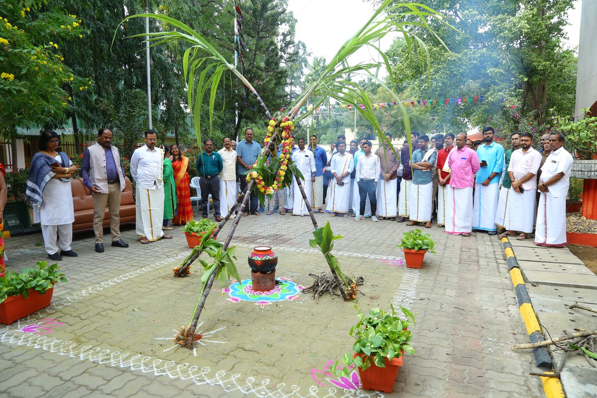 GstSalem's tweet photo. "Pongal 2024" was celebrated at Office of GST & Central Excise Commissionerate, Salem in the presence of Sh. Sidlingappa Teli, Commissioner, Joint Commissioner, Assistant Commissioners and other Officers & Staff of the Commissionerate.
Wishing everyone a very happy Pongal 🎉🎊🎇
#Pongal2024