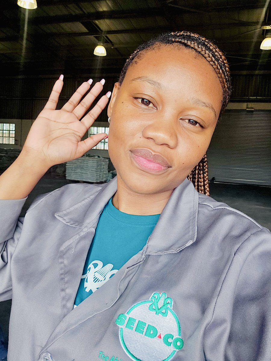 RadJacqueline's tweet photo. Ah o nale tshimo kana batsadi ba gago ba nale tshimo mme o eletsa go lema?

Go to your nearest agronomist (molemisi) and register for Temo Letlotlo. Ke lo emetse tlang lo reke dipeo.

Le fa osa kwadisa mme ole motho le temo, we have both vegetable and field crop seeds for sale😄 https://t.co/0BpsKpfhkG