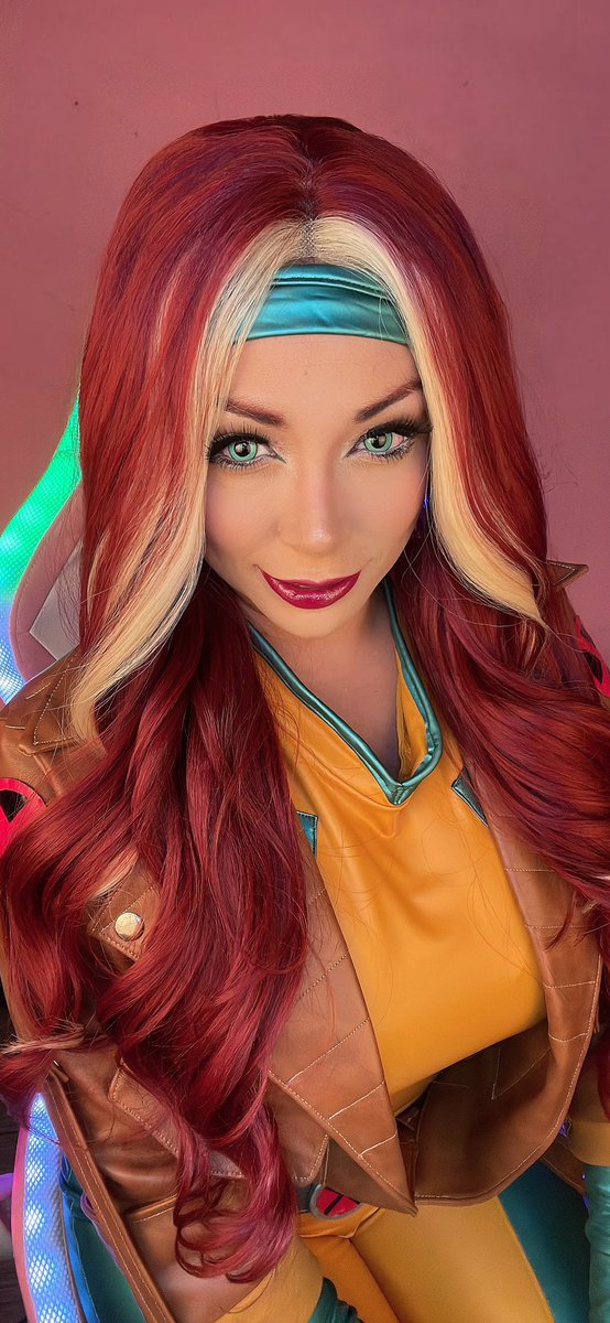 atenea cosplay tweet media