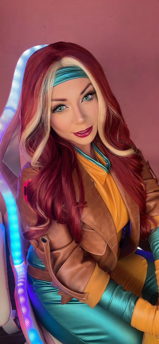 atenea cosplay tweet media