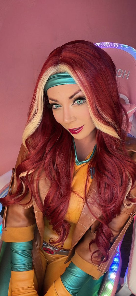 atenea cosplay tweet media