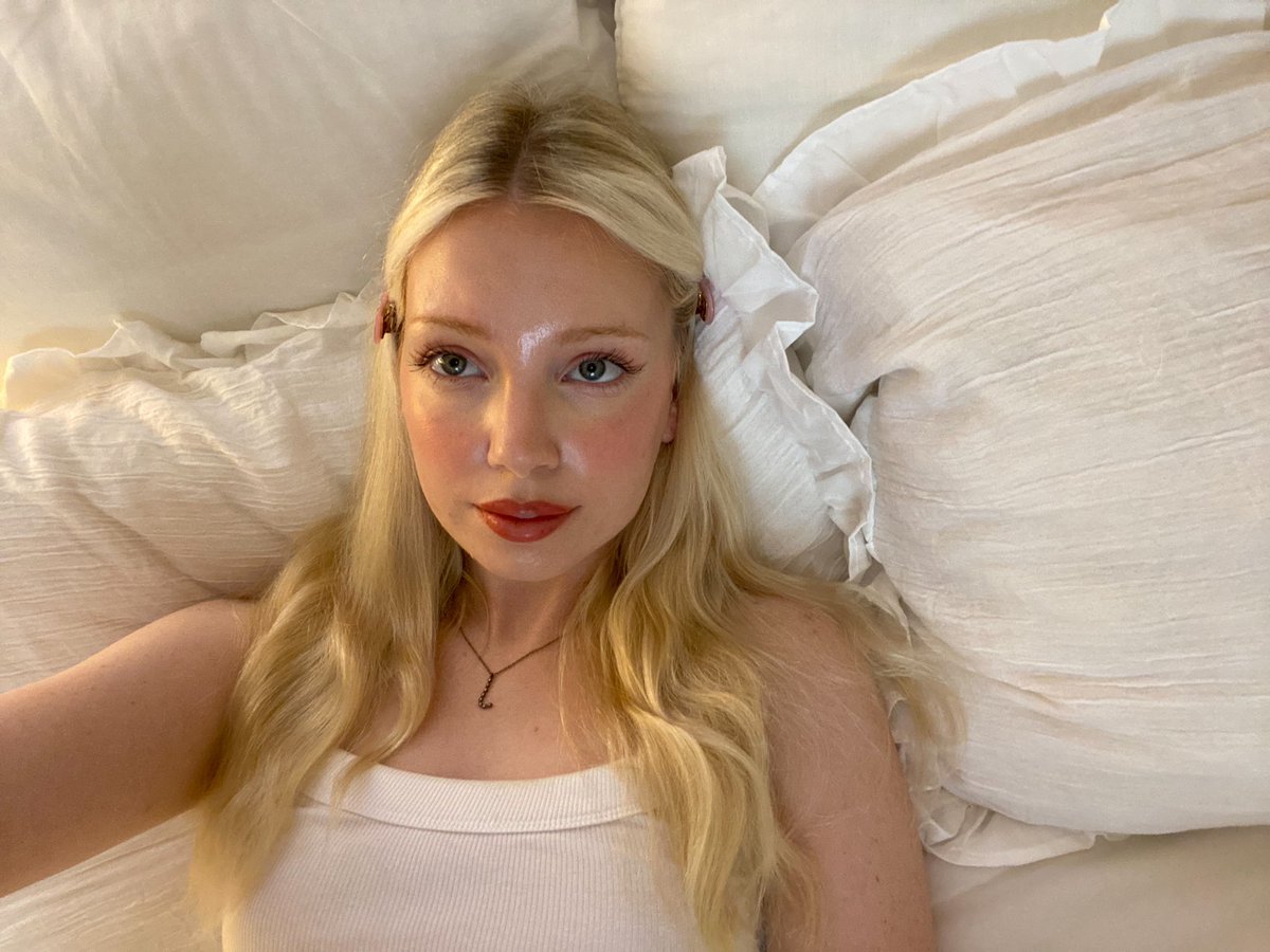 softauras's tweet photo. soft girl saturday https://t.co/672N0KO4wA