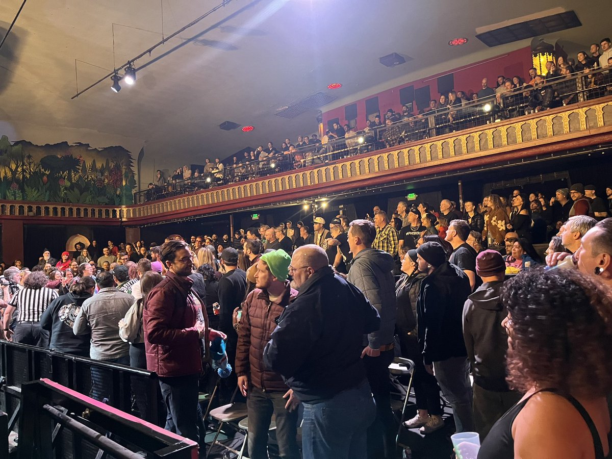 LuchaLibreLaugh's tweet photo. Things are popping off at the Oriental Theater! #soldout https://t.co/T8KhTbT2sa