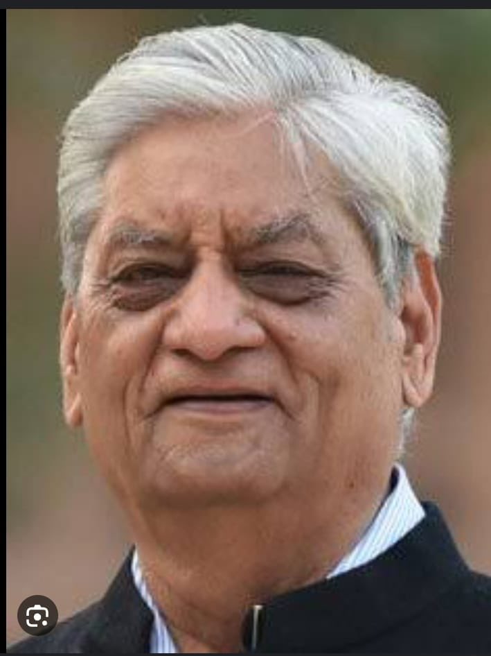 सुबह चाय के साथ राजस्थान पत्रिका और गुलाब जी कोठारी का संपादकीय लेख ना पढ़े तो दिन अधूरा सा लगता है कलम के धनी राजस्थान पत्रिका के चेयरमैन लोगो के दिलो में राज करने वाले राजस्थान पत्रिका के प्रधान संपादक श्री गुलाब जी कोठारी को ७५ वे जन्म दिन की लख-लख बधाइयाँ l
मनफूल पूनिया नागौर