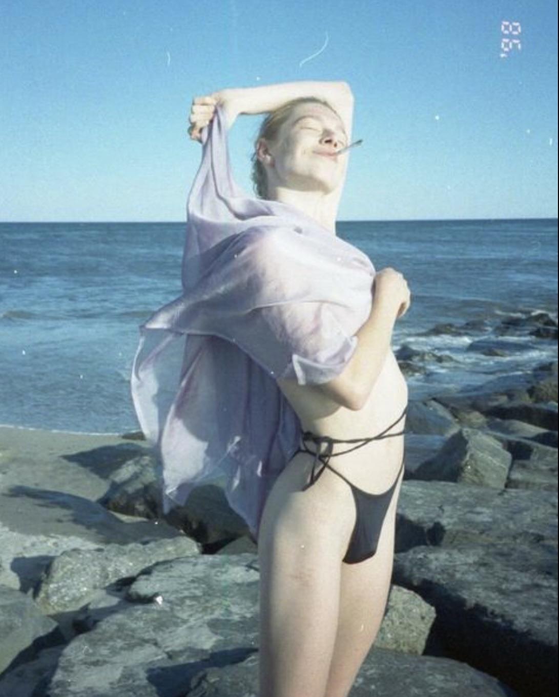 M on X: Hunter Schafers bulge is what makes me so hard 🥵  t.coMC7FLuoGfn  X