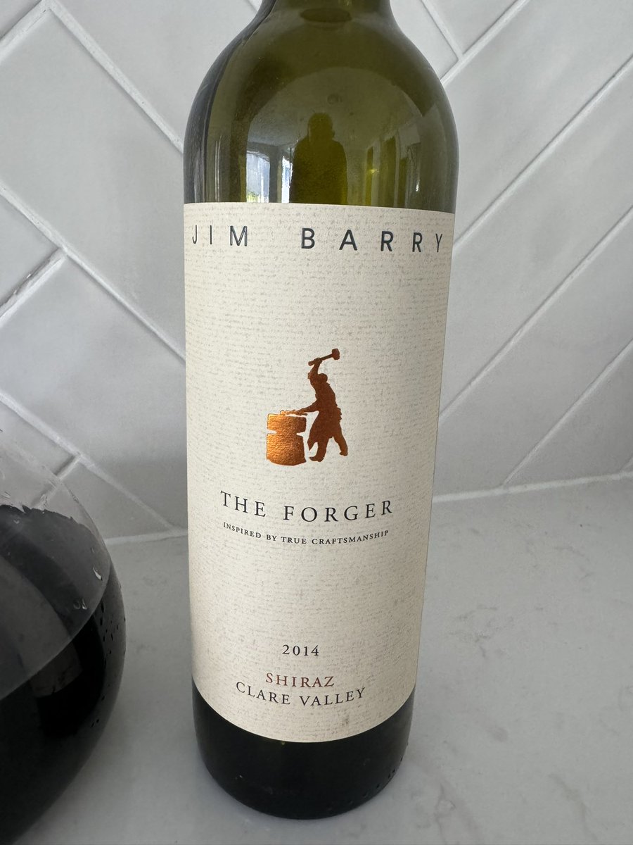 Tonight’s offering, the iconic @Jimbarrywines 2014 The Forger. Should be just about perfect - will update in a few hours. Not been to Clare Valley before but will be visiting in March!
