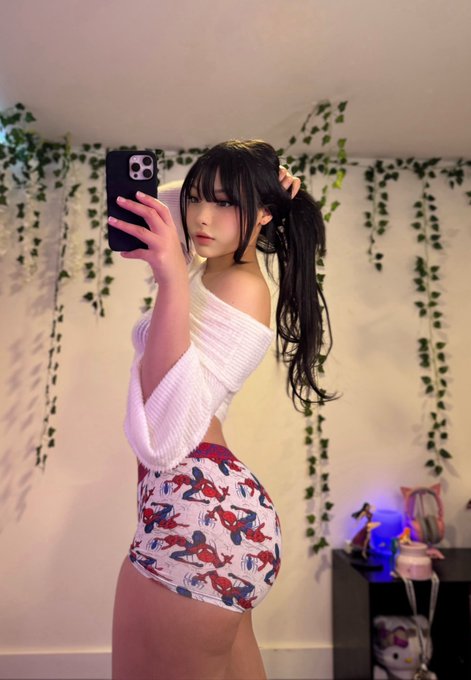 f*ck it sending anime nudys to everyone who says &lsquo;gm&rsquo; 🫡 https://t.co/8bEO76pGjU