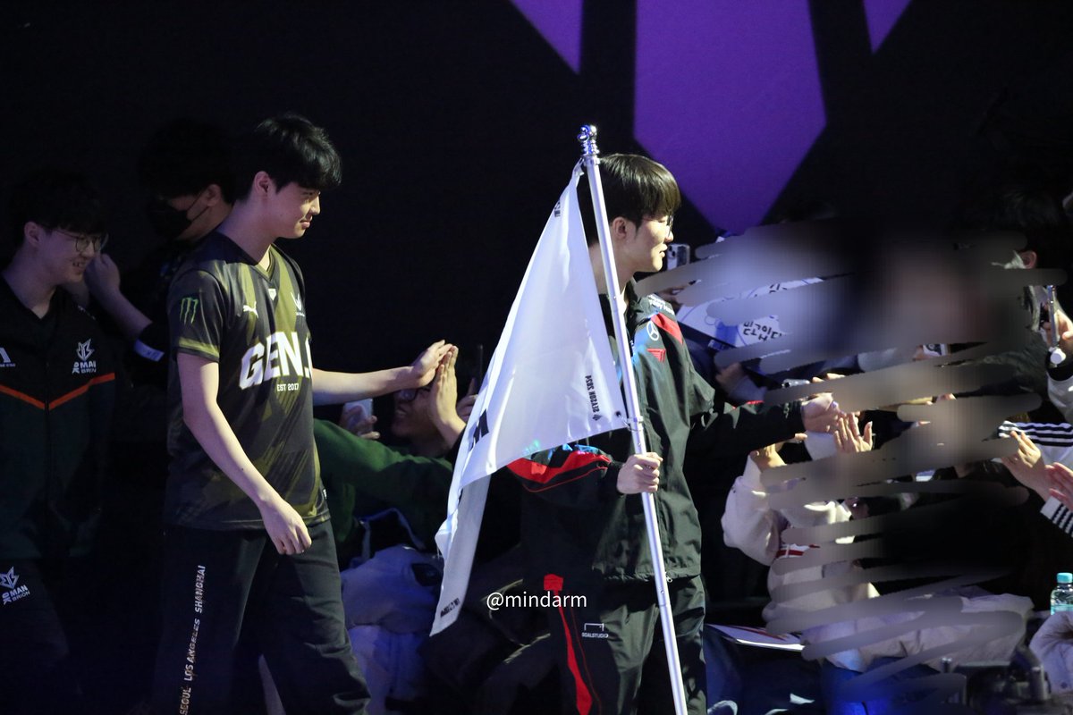 #라인ck #lck #페이커
이 사진...이쁘게 보정 가능하신분😢