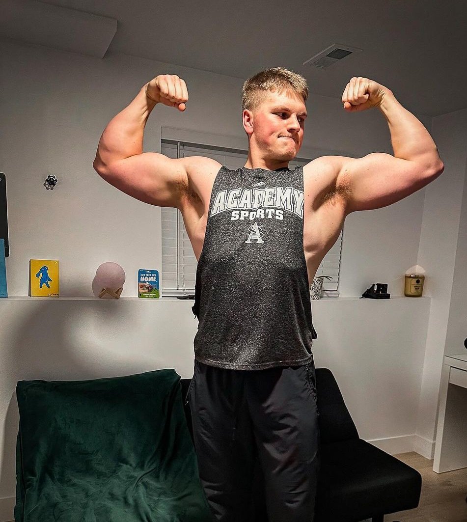 masterlonely22's tweet photo. I will make your life a mess. Leave your wallet in my hand 

#cashmaster #findom #slave #cashslave #domination #alphagod #alphamuscle #cashfag #cashpig https://t.co/jt5AdUUPkv