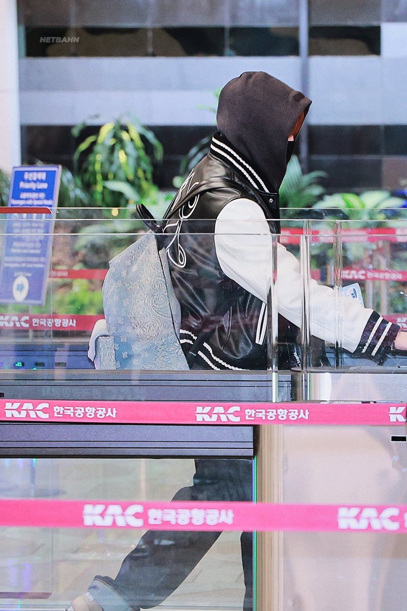 RiceTo222's tweet photo. [HQ] 240113 출국 #강다니엘 #KANGDANIEL https://t.co/Vdq7fMNmCe