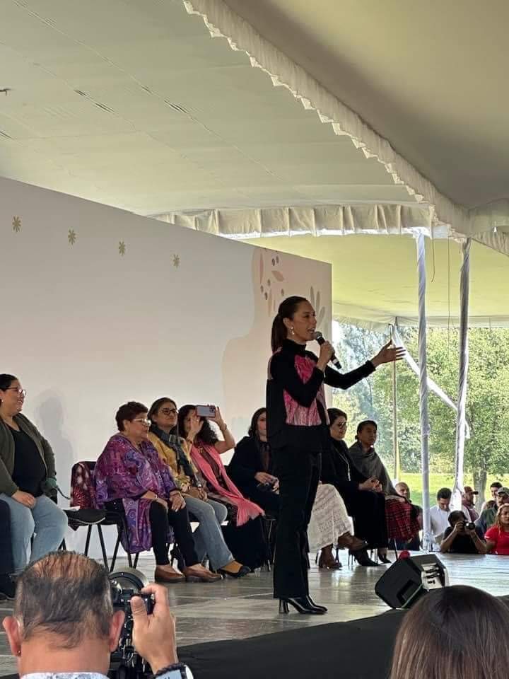 judithbarrios_'s tweet photo. Agradezco la invitación al Encuentro con Mujeres, encabezado por @Claudiashein
Es tiempo de compartir nuestras ideas.
Fue muy grato ver la participación de las mujeres de la capital.
#EllaEsJudith #JudithBa #ClaudiaNosRepresenta #LaRutaEsClara #TiempoDeNosotras https://t.co/QIdv9hI5vq