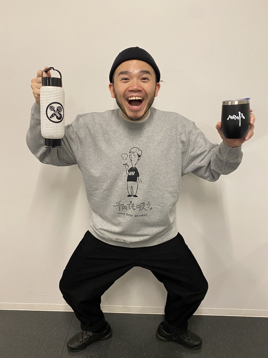 提灯、タンブラー、手袋 千円でも吸う。スウェット、他 本日LINE CUBE