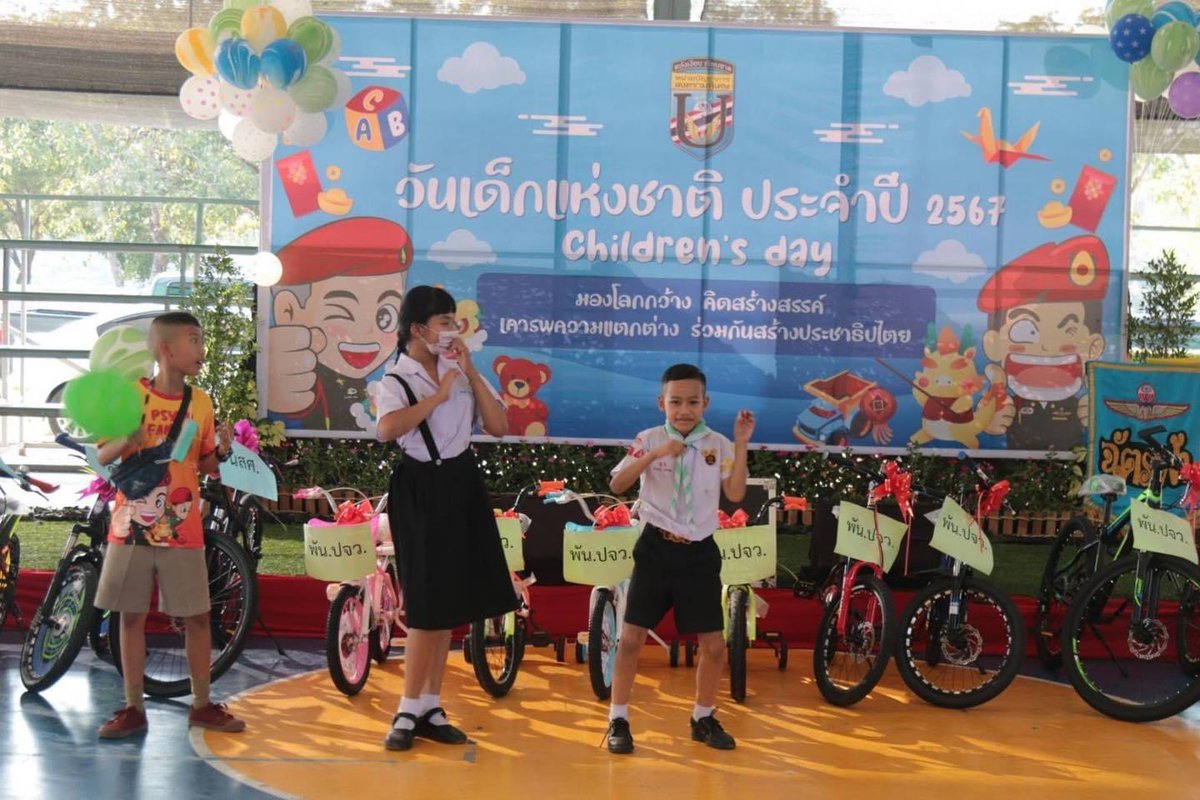 why_thahan's tweet photo. 🎁วันแห่งความสุขของเด็กๆ💃
หน่วยบัญชาการสงครามพิเศษ และหน่วยขึ้นตรง อาทิกองพันปฏิบัติการจิตวิทยา กองพันทหารสื่อสารที่ 35 ได้จัดกิจกรรมงานวันเด็กแห่งชาติป��ะจำปี 2567
#วันเด็กแห่งชาติ2567
#swcom
#rta
#กองทัพบก
#พลังเงียบเฉียบขาด https://t.co/3n1AARktii