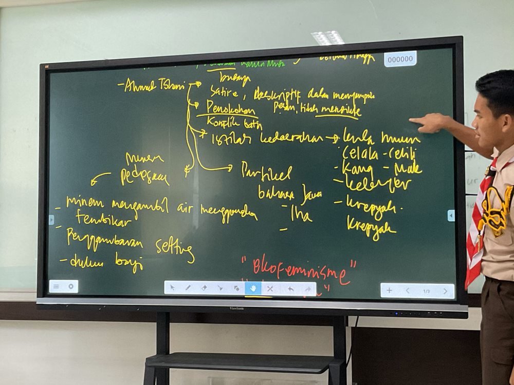 shesprogressing's tweet image. kinda miss notes yang very unlikely aku pindahin ke buku catetan..