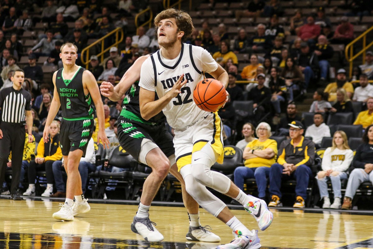 Iowa Freshman Owen Freeman tonight 

22 points
10 boards
2 assists
1 steal 
11/13 FG

The 6’10 big man stays one of the most efficient freshmen in the nation, making strides in conference play against Nebraska. Will be a name to watch in the coming years. Very underrated