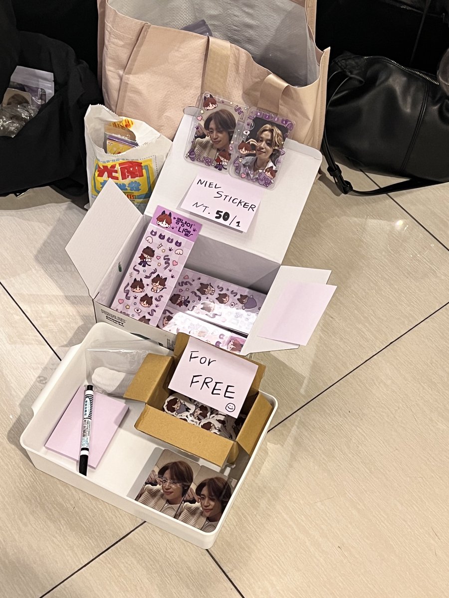 現在在會場旁邊的電梯出口
（有更改會再通知）

지금 현장의 엘리베이터옆에 있습니다! 
（장소 변경시 다시 안내드릴게요!）