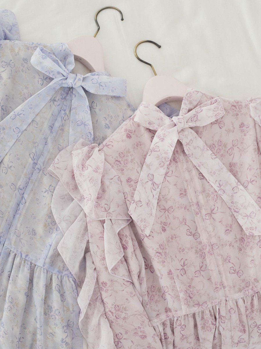 mdf_petiterobe's tweet photo. フラワーリボンロングワンピース
￥16,500 税込
　　↓
￥9,900 税込  40%OFF✨

フラワー×リボンのオリジナル柄をプリントした���ンピース💐
シフォン生地で仕立てたふんわりと優しいデザインがポイントです。

https://t.co/rvKTbPCNSY https://t.co/hZ31GFZ1qh