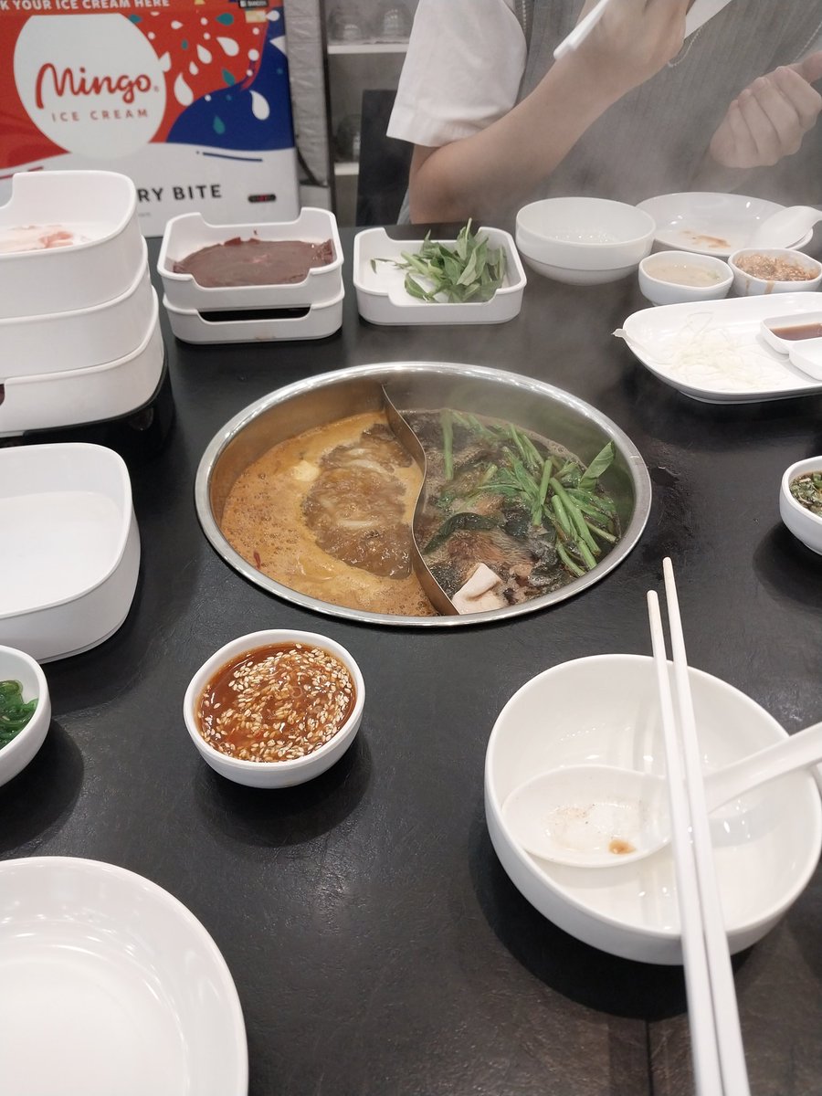 NoorVTuber's tweet photo. Shabu time~ https://t.co/FTqlCfRPhd