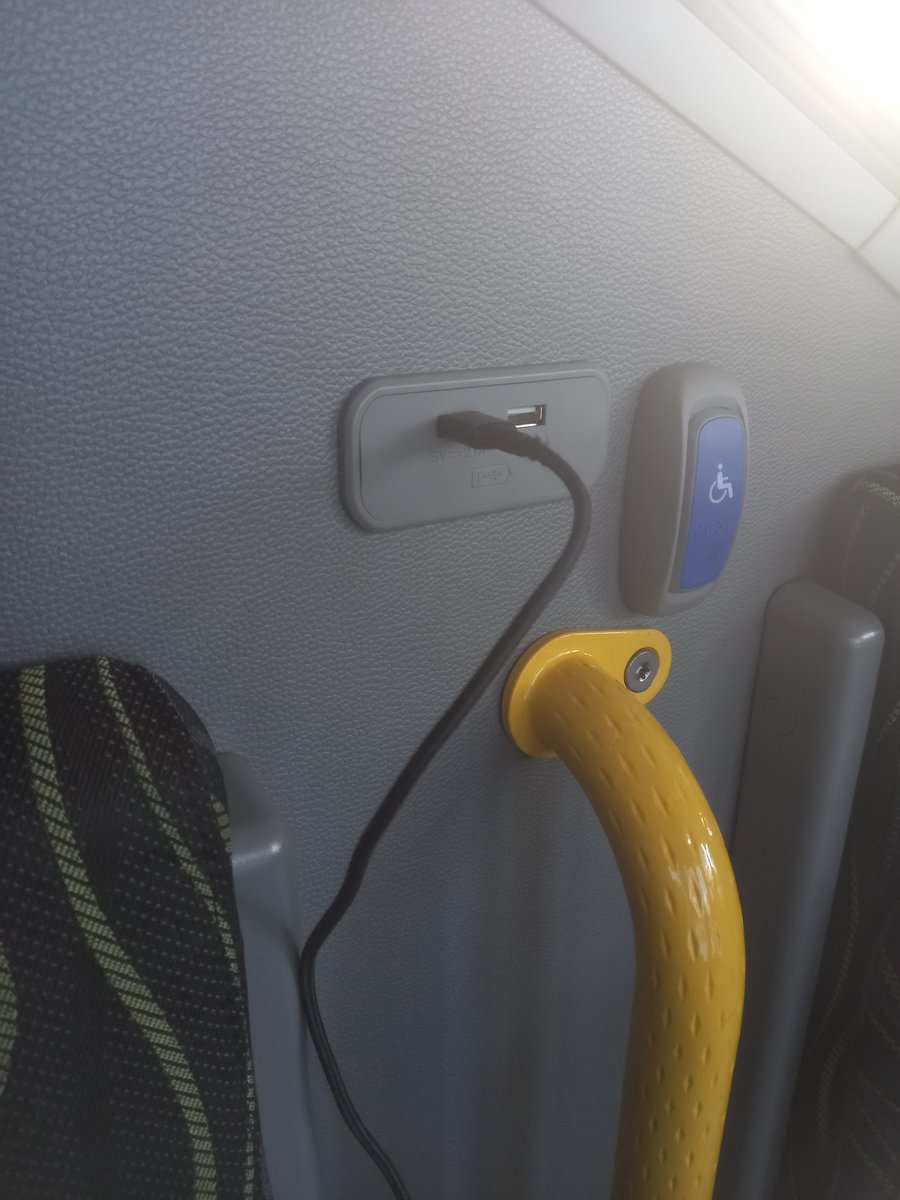 Нямбаатар даргын саарал гоё юм оо утас унтрах шахаад арай гэж USB.д залгаж авлаа