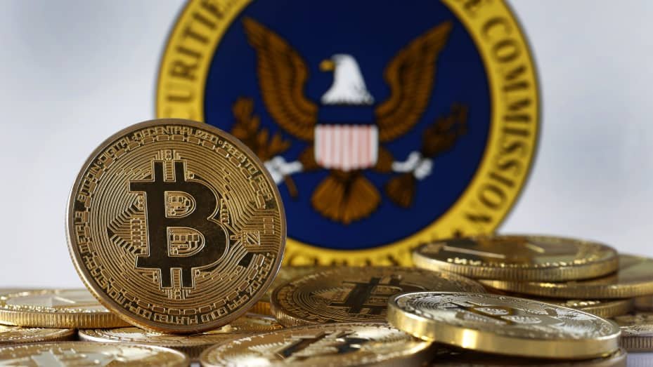 fxcktwitte's tweet photo. A spot Bitcoin exchange-traded fund (ETF) is an investment instrument that enables everyday investors to gain exposure to Bitcoin price fluctuations within their regular brokerage accounts. In contrast to Bitcoin futures ETFs, a spot Bitcoin ETF directly invests in Bitcoins as the underlying asset, rather than relying on derivative contracts linked to their prices.

Spot Bitcoin ETFs provide a regulated and convenient avenue for mainstream investors to participate in the digital currency market. Nonetheless, there are associated expenses such as management fees and brokerage commissions, although these are mitigated by not incurring the time and exchange fees required to purchase and hold Bitcoins directly.