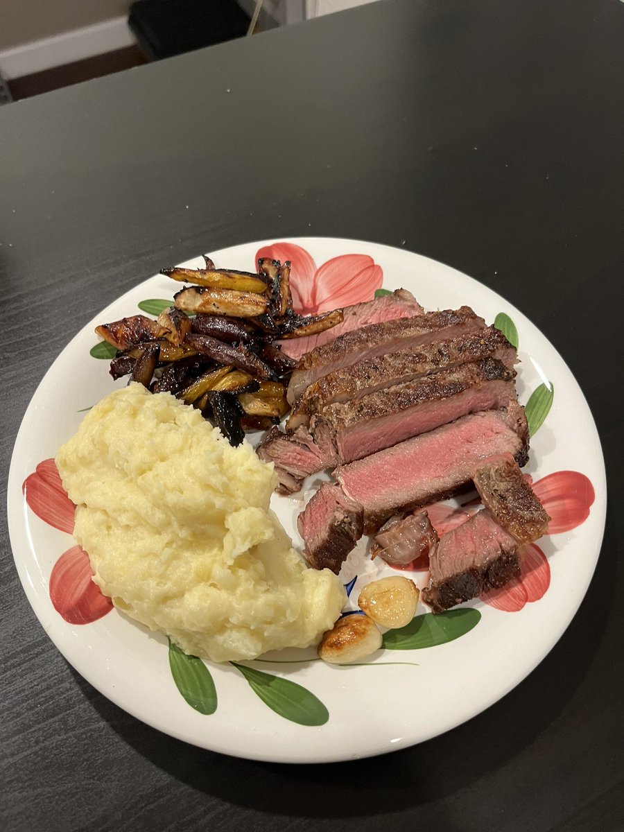 catboysuh's tweet photo. ur average friday night #ChefAsh https://t.co/BDPcx9WKGV