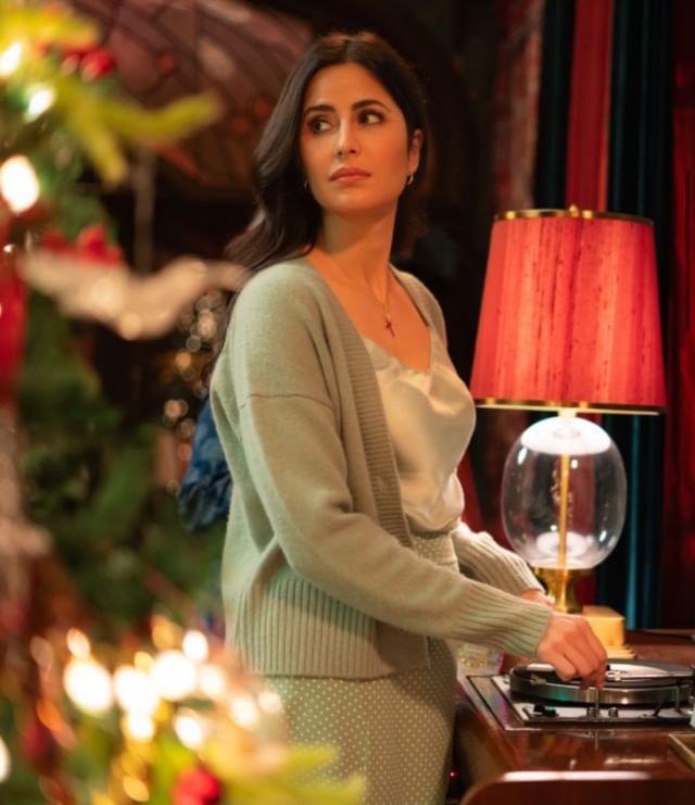 افتتاحية فيلم #MerryChrismas 
باللغة الهندية :2,55 كرور 
الميزانية : 30 كرور 
(يذكر ان المخرج سريرام افتتح فيلمه السابق #Andhadhun 2,50 كرور )