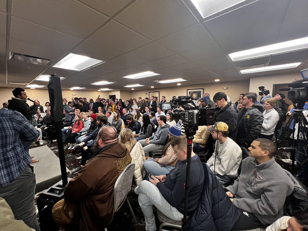 JakeChapmanIA's tweet photo. While other campaigns are cancelling events @VivekGRamaswamy continues to barnstorm the state! As you can see, the blizzard won’t stop Iowans! https://t.co/flYm1KhMlQ