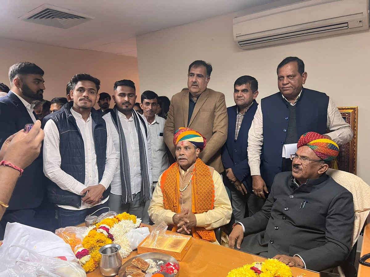 jogeshwarg's tweet photo. #राजस्थान विधानसभा के मुख्य सचेतक नियुक्त होने के पश्चात पूजा अर्चना के साथ पदभार ग्रहण किया। आदरणीय प्रधानमंत्री श्री @narendramodi जी एवं माननीय मुख्यमंत्री श्री @BhajanlalBjp जी के कुशल मार्गदर्शन में समर्पण और प्रतिबद्धता के साथ अपने कार्य एवं जनसेवा के लिए कृतसंकल्पित हूँ। https://t.co/VwVZp1fK2q