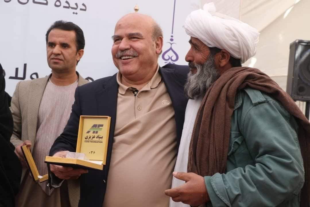 د ملت خواخوږي:
میرویس عزیزي د خپلې وعدې سره سم لومړی په هرات کې درې سوه کورونه جوړ کړل او نن یې ویلي چې په راتلونکو نږدې ورځو کې به د لس ميليارده ډالرو په ارزښت د انرژي او اوسپنې پټلۍ په برخه کې پانګونه وکړي.