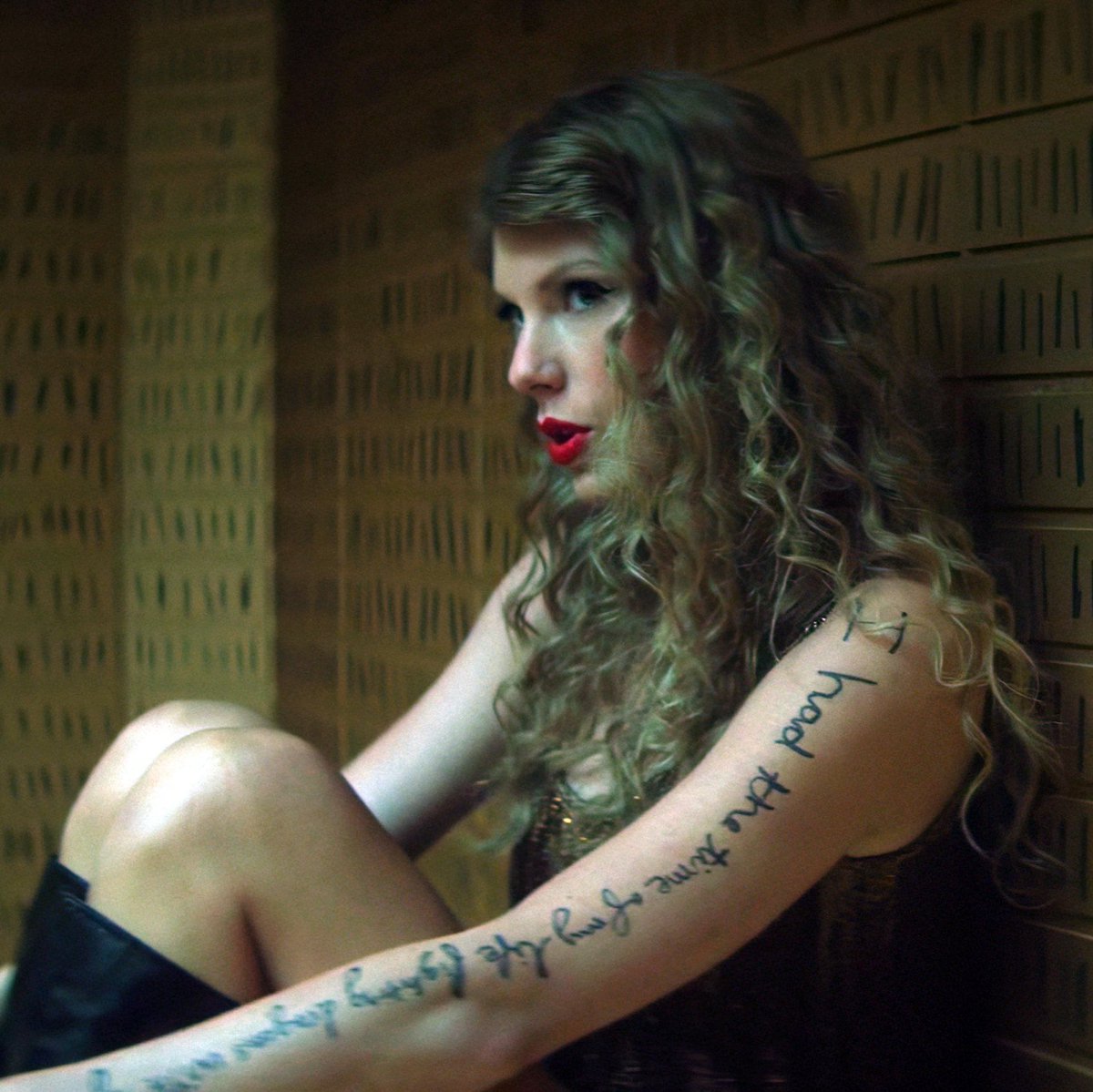 TheSwiftSociety's tweet photo. 🏆| "I Can See You" has now surpassed 200 MILLION Spotify Streams! https://t.co/jzY1UbTM2y
