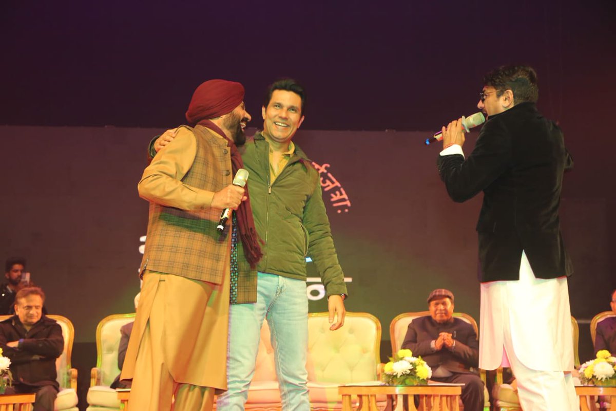 punjab_shashank's tweet photo. ਟੈਗੋਰ ਥੀਏਟਰ ਚੰਡੀਗੜ੍ਹ ਵਿੱਖੇ 10 ਜਨਵਰੀ ਨੂੰ ਹੋਏ ਚਿਤਰ ਭਾਰਤੀ ਫਿਲਮ ਫੈਸਟੀਵਲ 23,24,25 ਫਰਵਰੀ 2024(ਪੰਚਕੂਲਾ) ਦੇ ਟਰੌਫੀ ਲਾਉਂਚ ਕਾਰਜਕਰਮ ਦੀਆਂ ਕੁੱਛ ਝਲਕੀਆਂ
10 जनवरी को टैगोर थिएटर चंडीगढ़ में आयोजित चित्र भारती फिल्म फेस्टिवल 23, 24, 25 फरवरी 2024 (पंचकूला) के ट्रॉफी लॉन्च कार्यक्रम की कुछ झलकियाँ https://t.co/eFRqdvyc9I