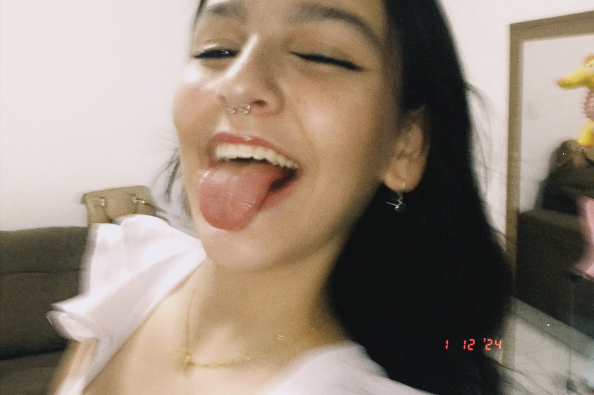 ta tudo uma merda, mas pelo menos eu sou bonita né