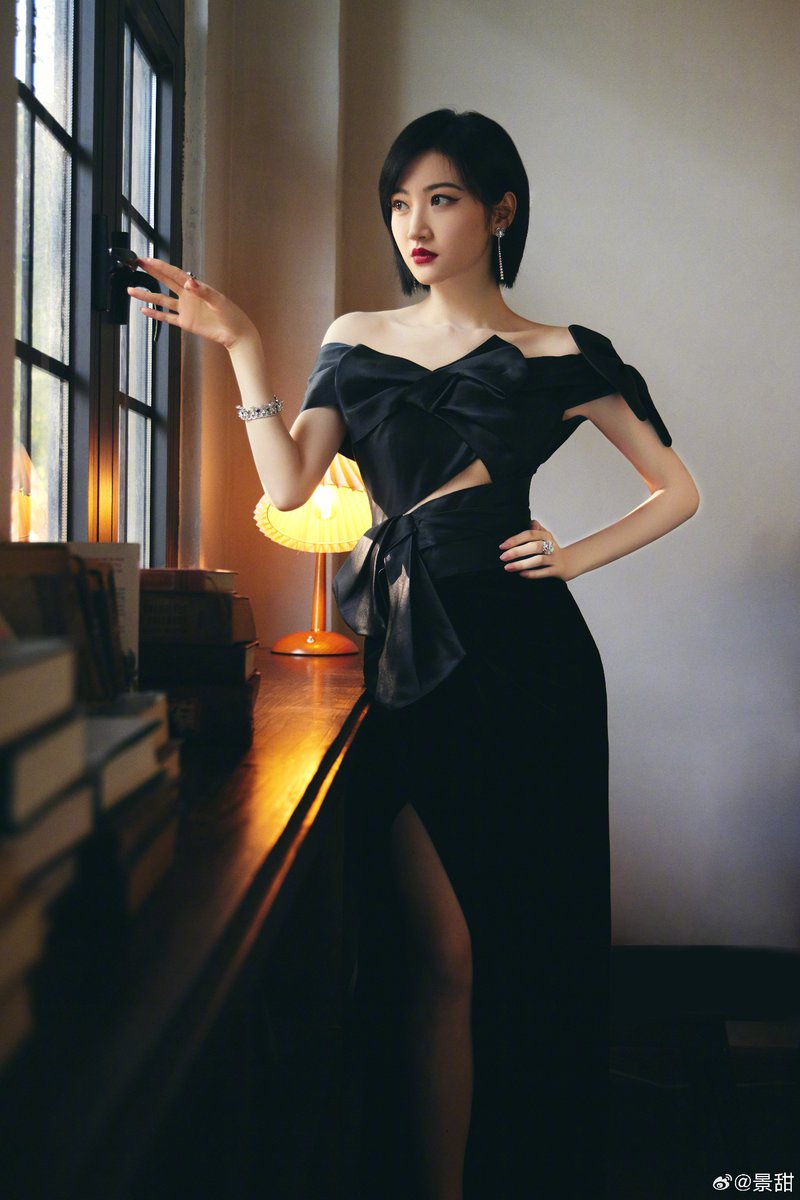 dramapotatoe's tweet photo. #JingTian in her second look for 2023 Weibo Night

More - https://t.co/2fGA7lMc7G https://t.co/2XgmWY4dRe