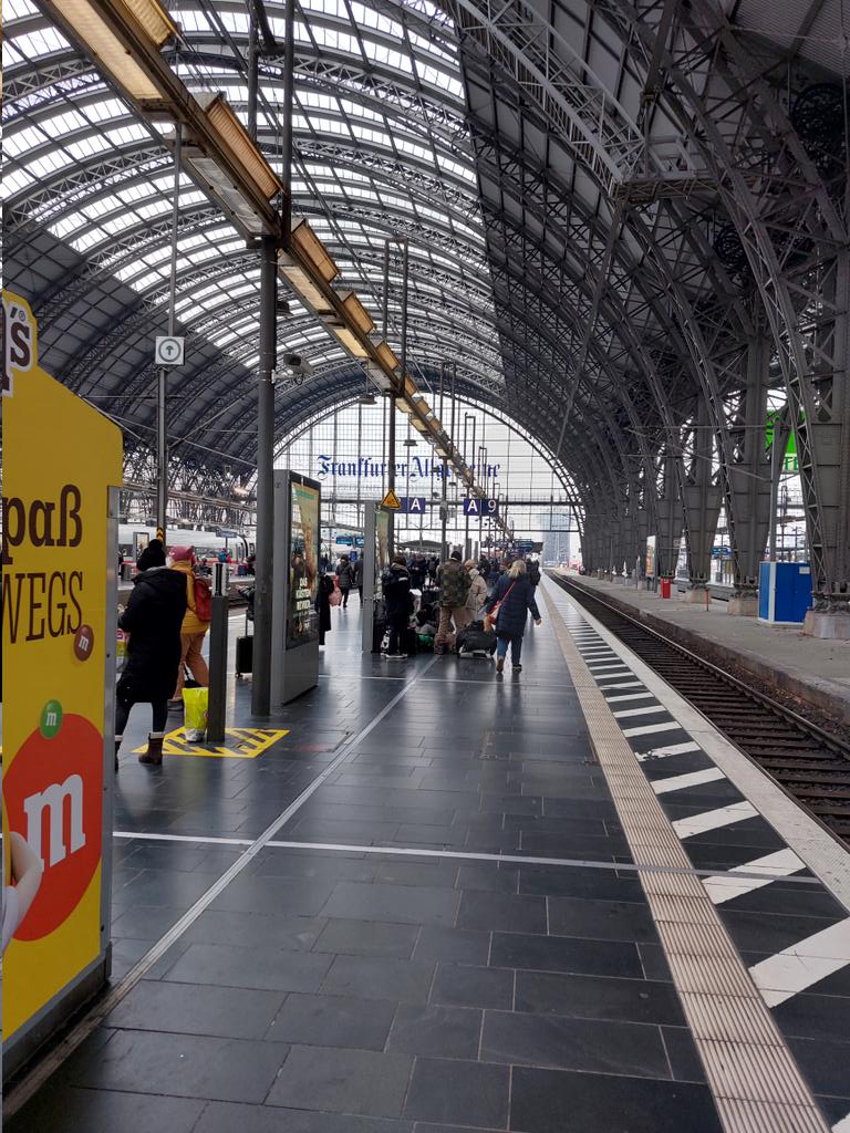 Fast in der Heimat aber der Bahnhof ist einfach seit Jahrzehnten en molloch. Richtiger Rotz Haufen.