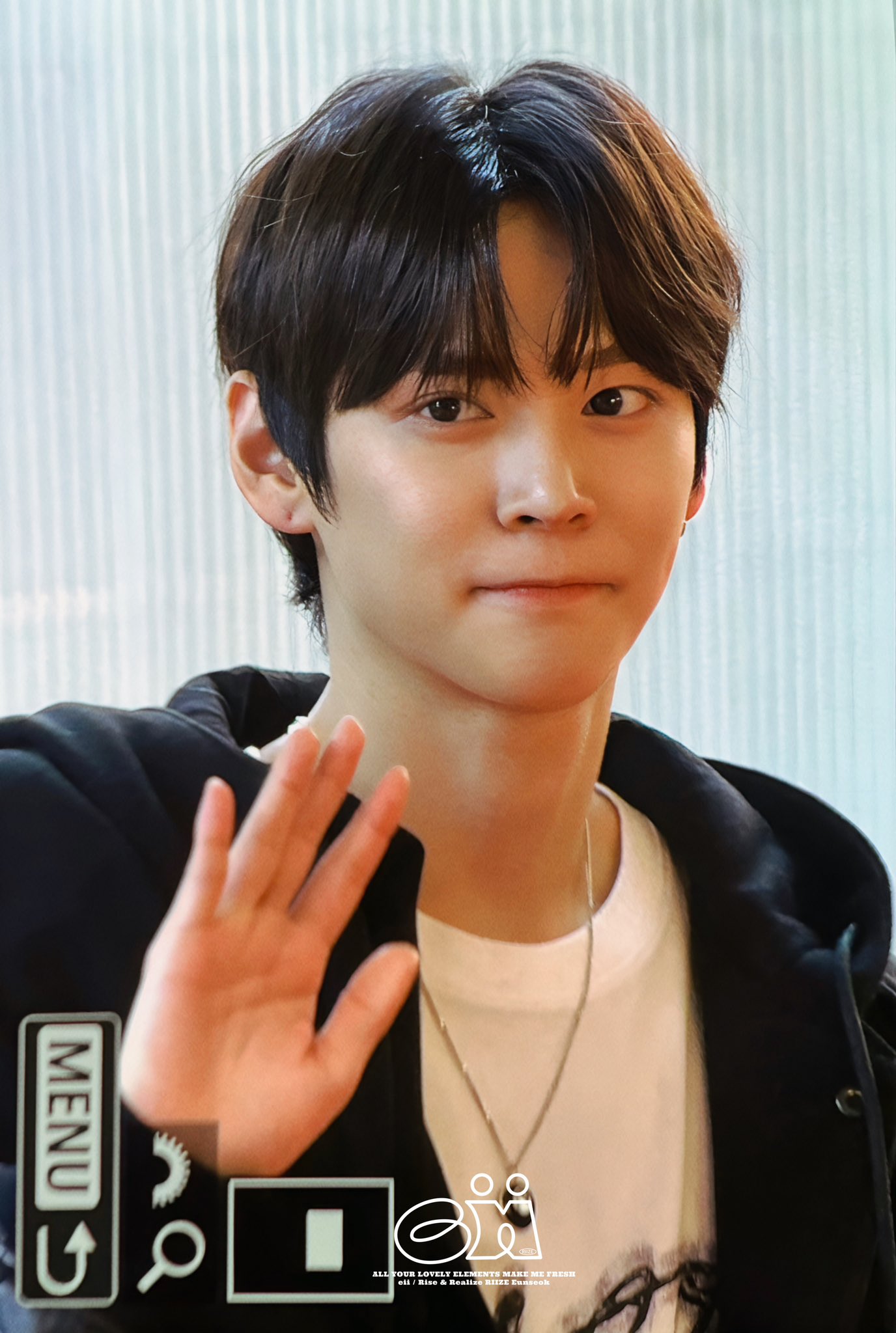 SUNLOVE RIIZE メールバッグ ウンソク 缶バッジ トレカ付き SUNLOVE