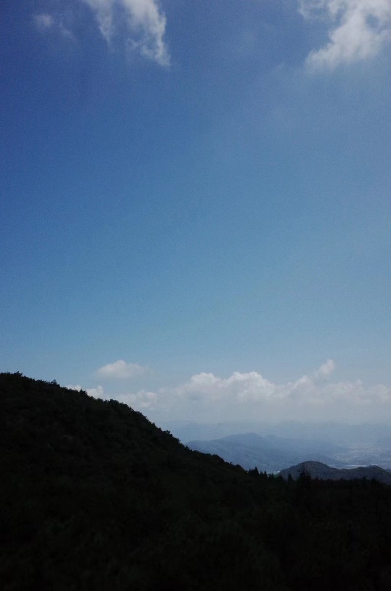 zhqi24962360's tweet image. ⛰️ 走近自然的时候，自然也走近我
🚶 陪自己徒步
#wenzhou #gohiking