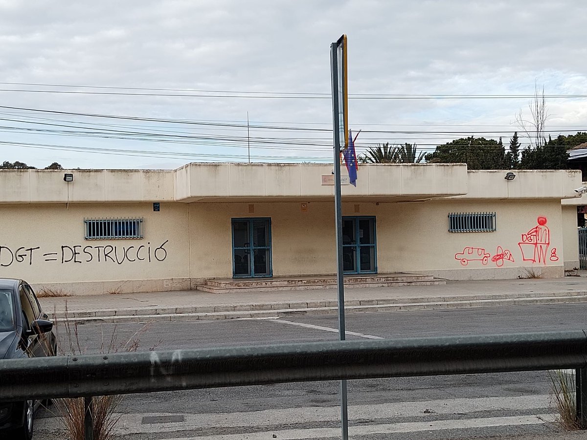 Clamor popular. Capital verda europea i amb la <a href="/DGTes/">Dir. Gral. Tráfico</a> al <a href="/GVAparcs/">GVA Parcs Naturals</a> Albufera no sabem qui ha segut però raó no li falta