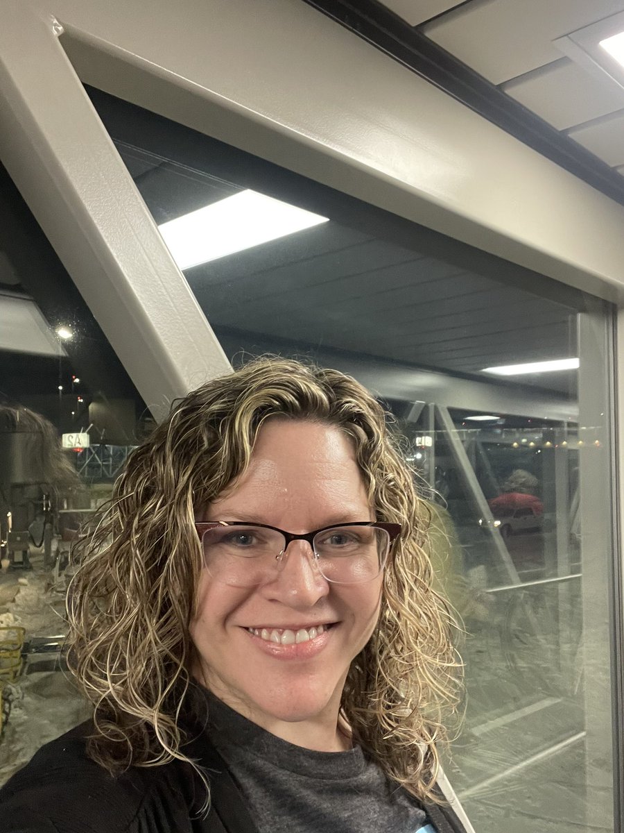 im2qut's tweet photo. That pre-5am glass jetway selfie on my first flight out of KC’s new one terminal airport! @JustinMeyerKC https://t.co/Krf6LMPtFf