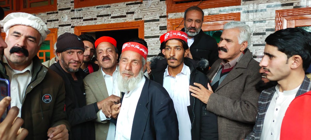 ANPOPakhtunkhwa's tweet photo. بونیر: تحصیل چغرزئی ویلج کونسل برشمنال میں یوسی صدر اقبال خان کی زیرصدارت شمولیتی تقریب، درجنوں افراد نے اپنے خاندانوں سمیت پاکستان پیپلز پارٹی اور پی ٹی آئی سے مستعفی ہوکر عوامی نیشنل پارٹی میں شمولیت اختیار کی۔
#ANPBuner | #Vote4Laltain https://t.co/948th6lZ6H
