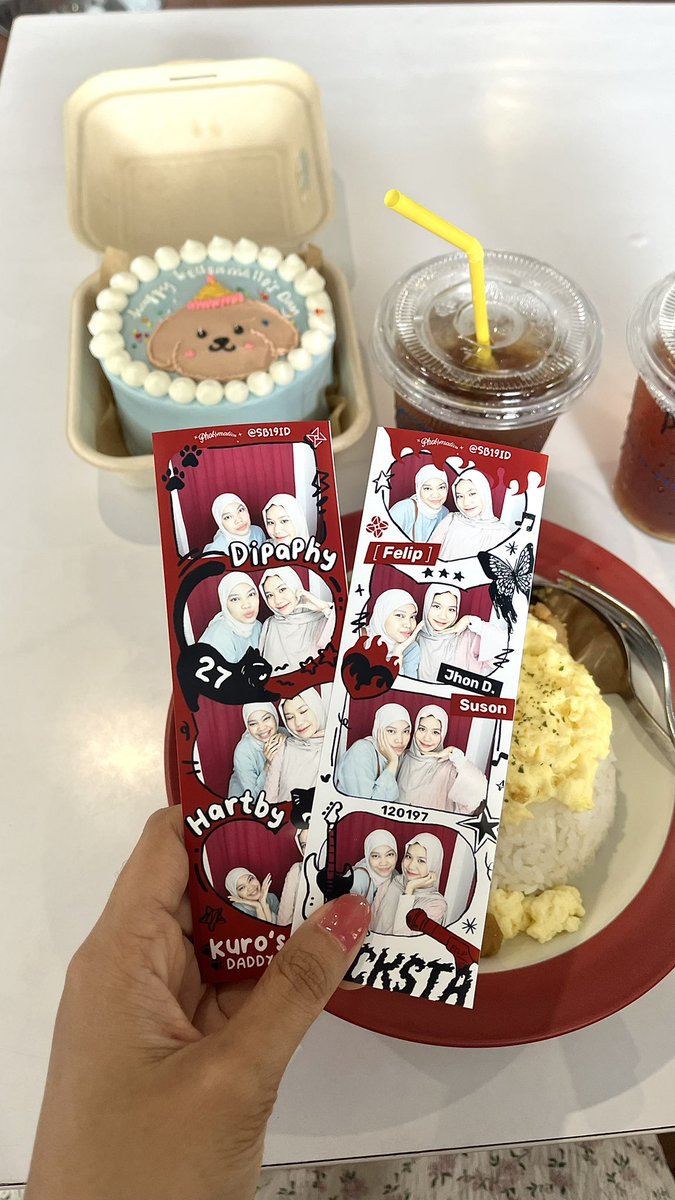 reverdanleciel's tweet photo. celebrating ken birthday +my birthday today๐ฅฐ๐ซถ๐ผ
#DirgahayuKen #rockstapawty #SB19_KEN #FELIP @felipsuperior
thank you for the cutie photobooth @SB19ID ๐ https://t.co/haXzZfKOb0