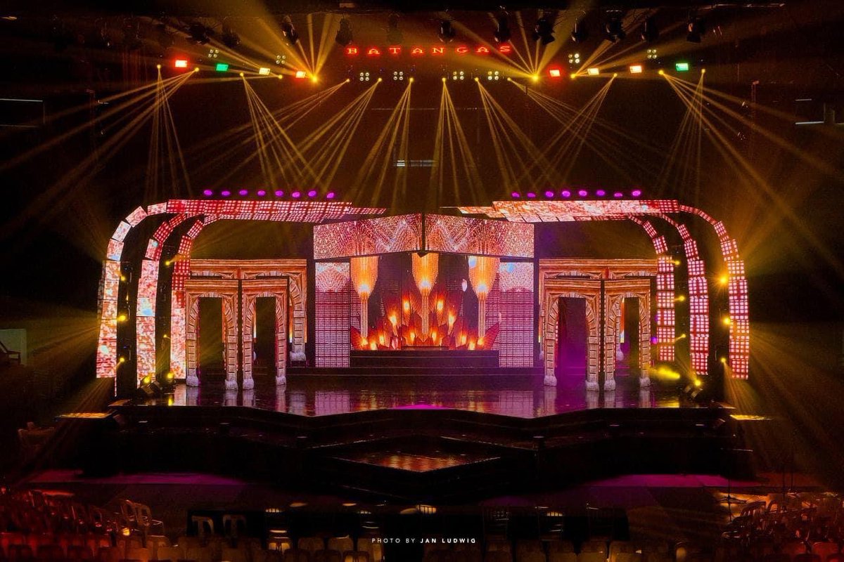 iamryan29's tweet photo. The show has started 

Waiting for #KDLEX 
BBLUNGSOD NGBATANGAS WithKDLEX https://t.co/7zmqPOk0R2