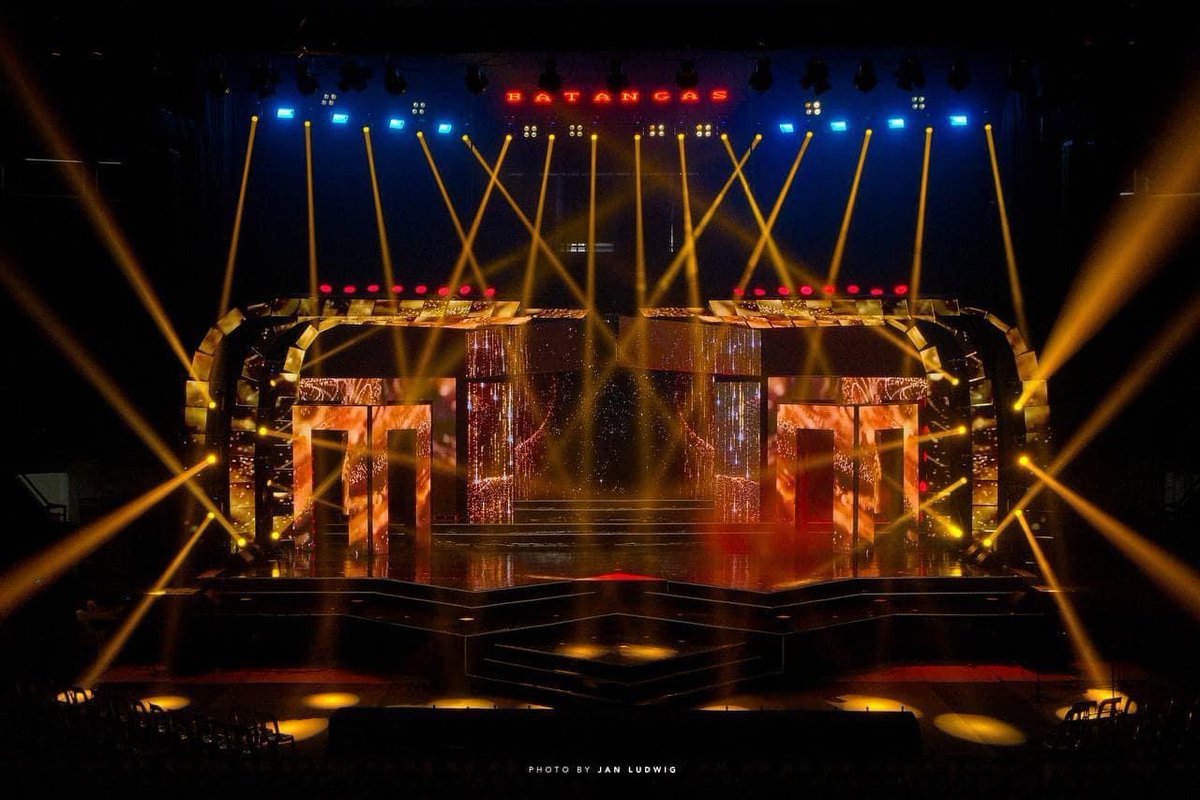 iamryan29's tweet photo. The show has started 

Waiting for #KDLEX 
BBLUNGSOD NGBATANGAS WithKDLEX https://t.co/7zmqPOk0R2